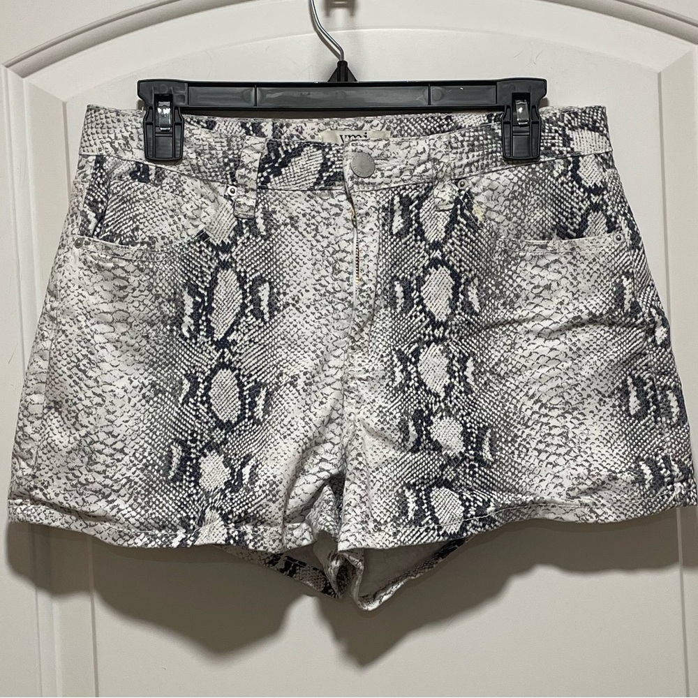 ❤️🔥 Fire! Python Print Womens Sz 11 3” Snakeskin Y2K Stretch Animal Print Short - Picture 2 of 11